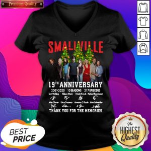 Top Smallville 10th Anniversary 2001 2021 Merry Christmas Signatures V-neck- Design By Romancetees.com